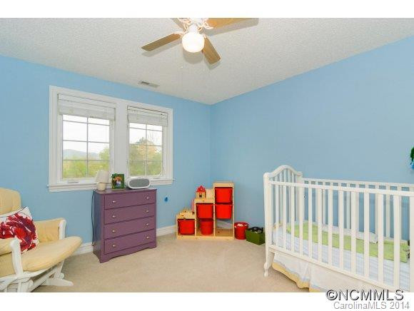 215 GREEN MEADOWS Ln - Photo 17