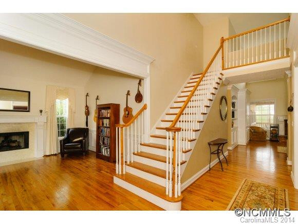 215 GREEN MEADOWS Ln - Photo 3