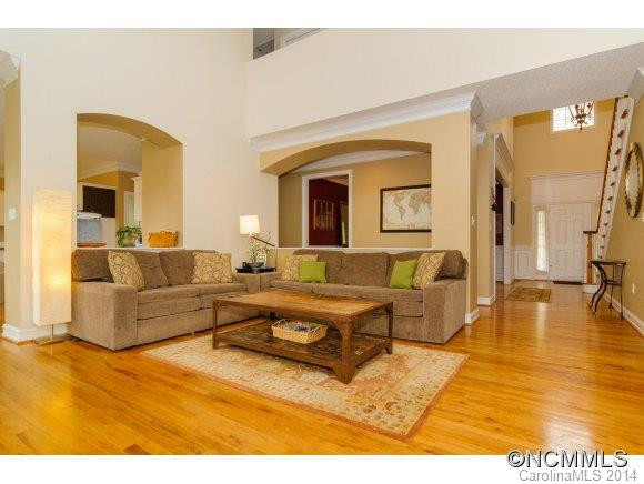 215 GREEN MEADOWS Ln - Photo 6