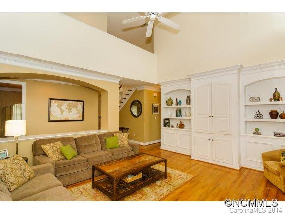 215 GREEN MEADOWS Ln - Photo 7