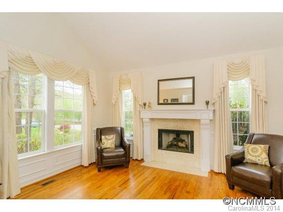 215 GREEN MEADOWS Ln - Photo 8