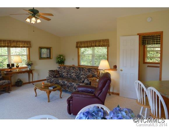 720 Robin Roost - Photo 10