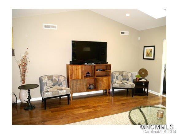 802 Woodlea Court - Photo 5