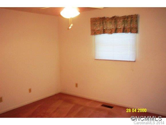 100 Falling Waters Road, Unit 2 - Photo 2
