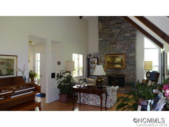 76 WILLOW WAY - Photo 2