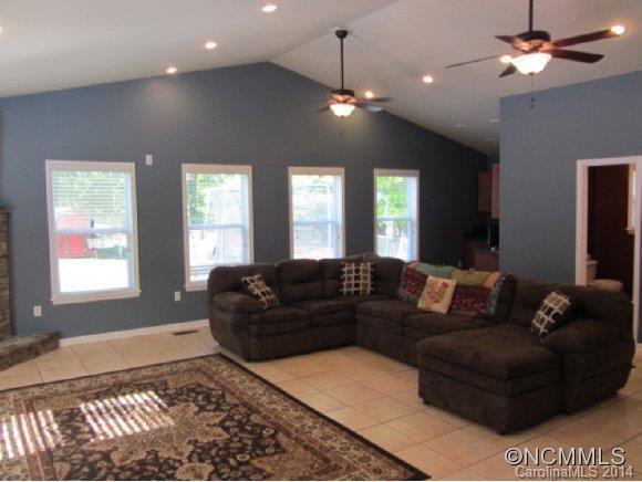 133 Wilde Avenue - Photo 2
