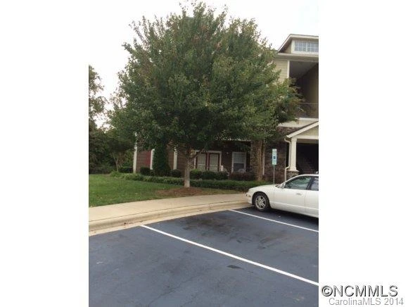 300 Vista Lake Dr #104