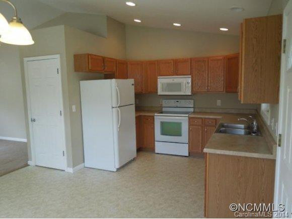 8 BROOKSIDE CIRCLE - Photo 2