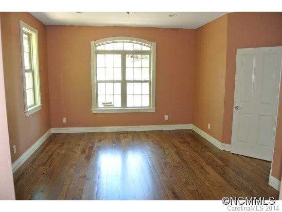 18 Central Avenue W - Photo 8