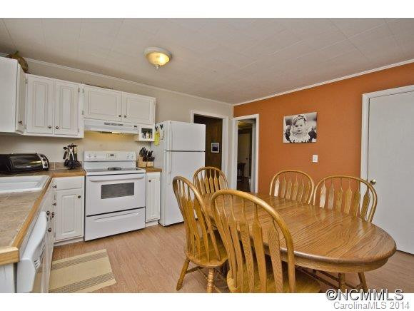 1553 Alexander Road - Photo 2
