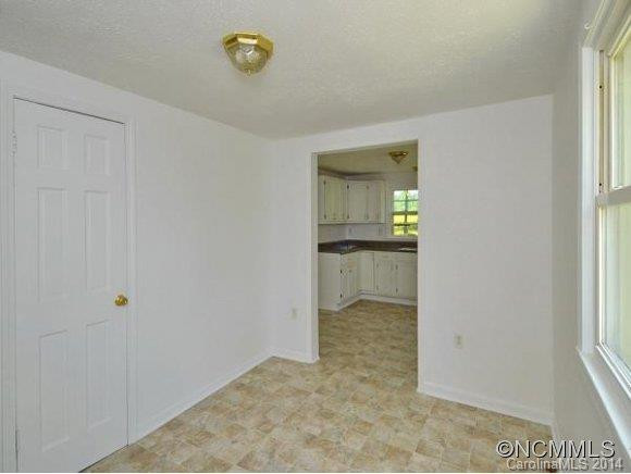 109 CREST ROAD - Photo 2