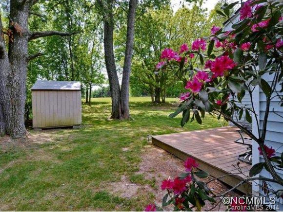109 CREST ROAD - Photo 11