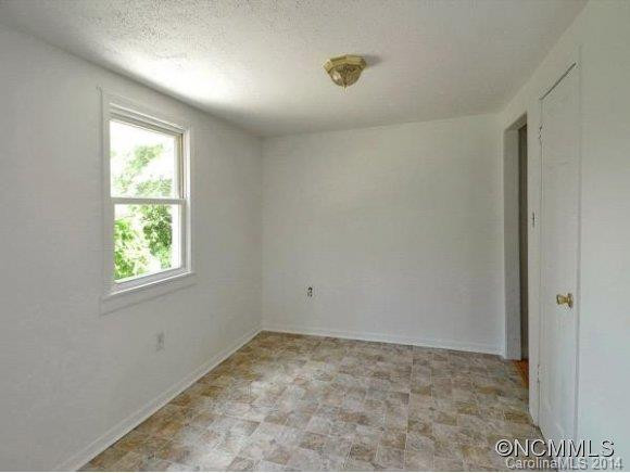 109 CREST ROAD - Photo 3