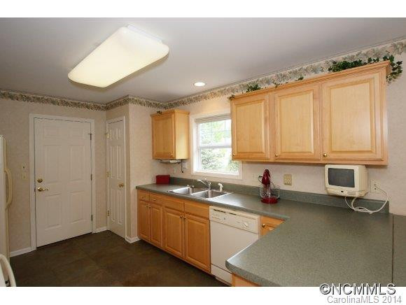 154 CHARLESTOWN DRIVE - Photo 8