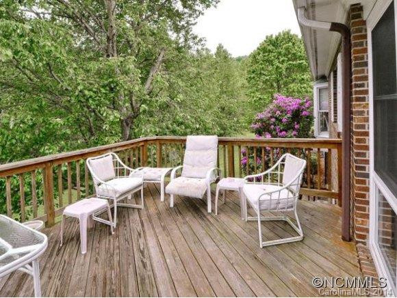 243 HAWTHORN DRIVE - Photo 11