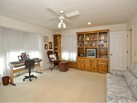 243 HAWTHORN DRIVE - Photo 15