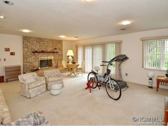 243 HAWTHORN DRIVE - Photo 18