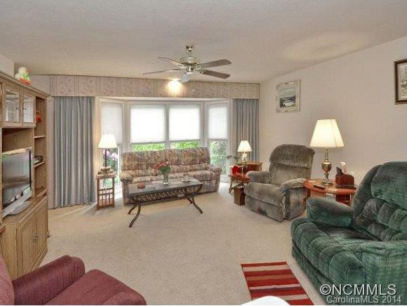 243 HAWTHORN DRIVE - Photo 4