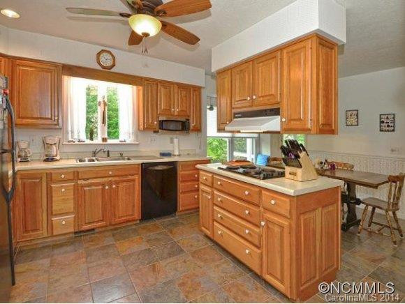 243 HAWTHORN DRIVE - Photo 6