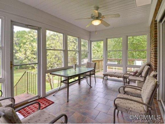 243 HAWTHORN DRIVE - Photo 10