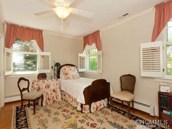 46 MACON AVE - Photo 9