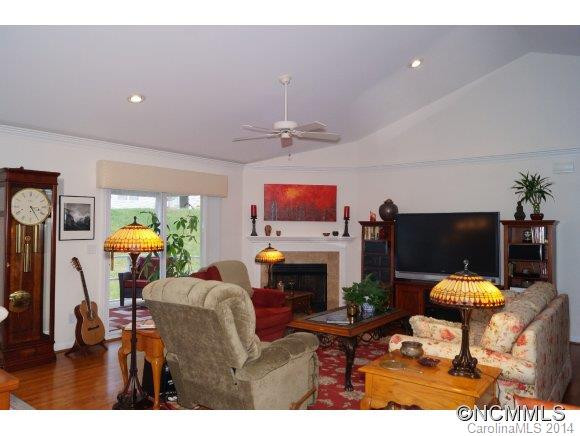 315 CHARLESTOWN DRIVE - Photo 3