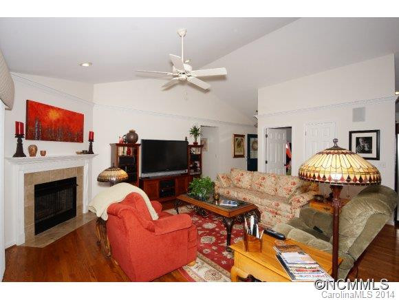 315 CHARLESTOWN DRIVE - Photo 4