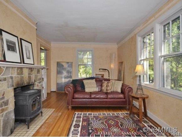 660 LAKESHORE DR - Photo 2