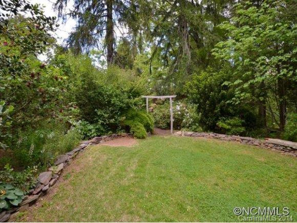660 LAKESHORE DR - Photo 16