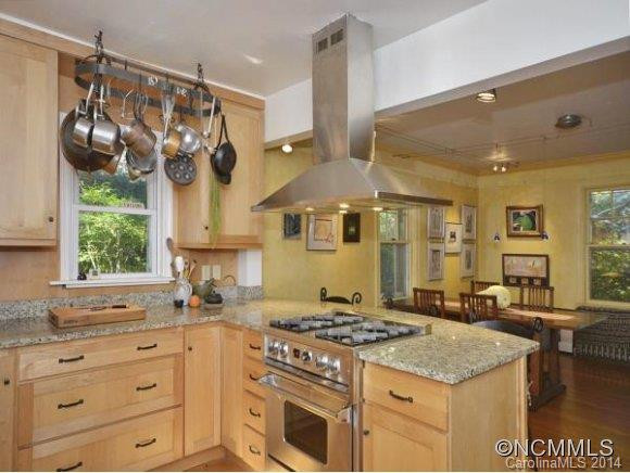 660 LAKESHORE DR - Photo 8