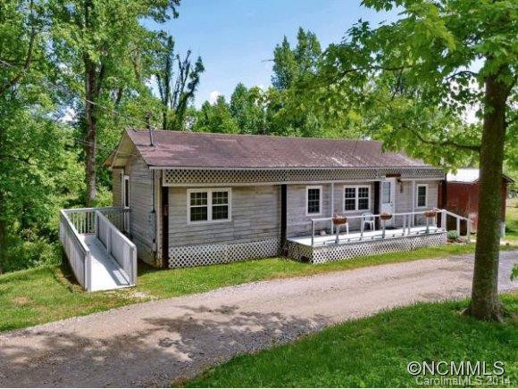 190 HART STREET - Photo 2