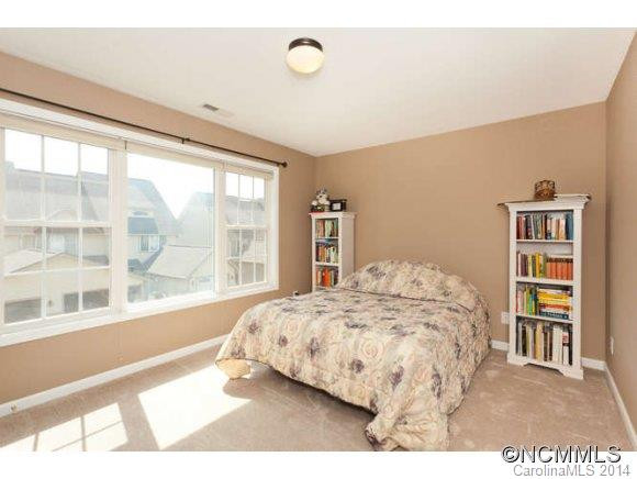 40 Rotunda Circle - Photo 14