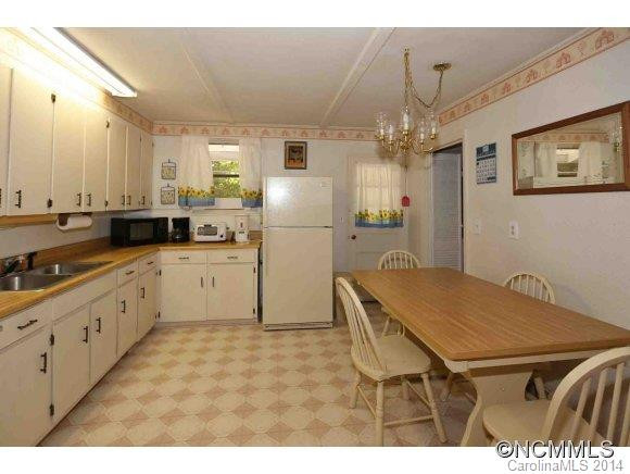 323 Bradley Street - Photo 8