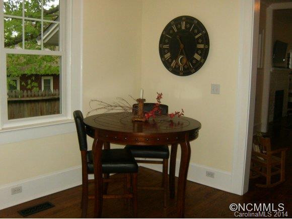 909 4th Ave W - Photo 10