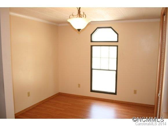 938 DIXON ROAD - Photo 4