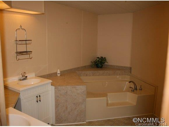 938 DIXON ROAD - Photo 10