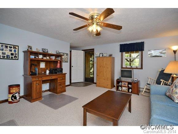 142 Pine Hill Drive - Photo 11