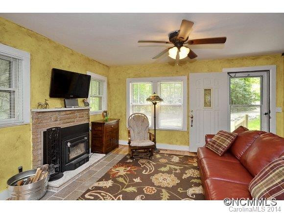 466 MOUNTAIN ROAD - Photo 2