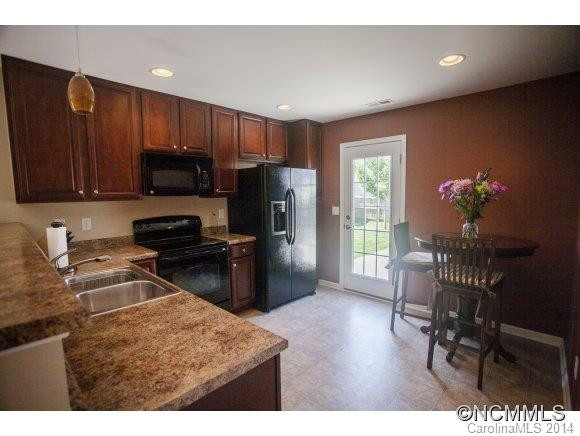 190 Haw River Road - Photo 4