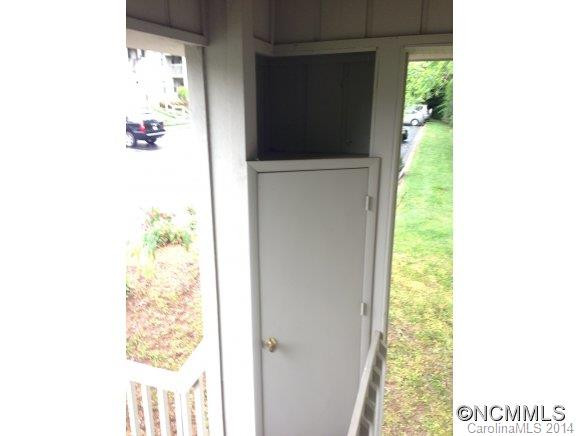 1302 Abbey Circle - Photo 4