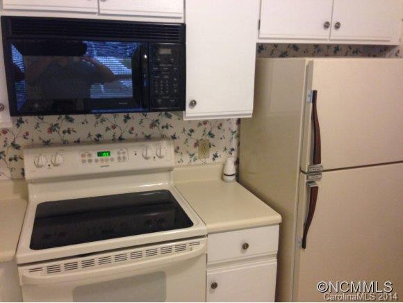 1302 Abbey Circle - Photo 5