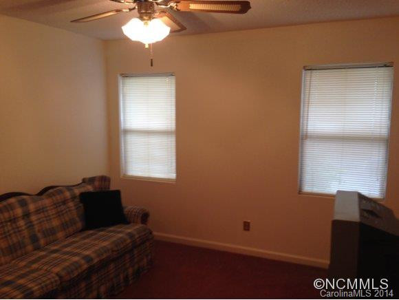 1302 Abbey Circle - Photo 9