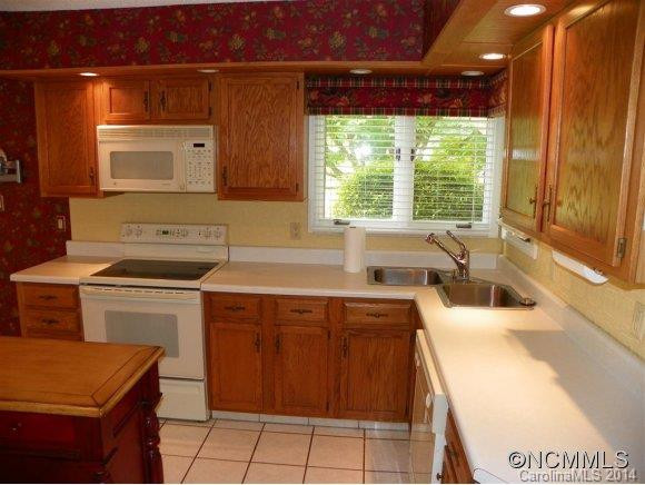 124 Deerlake Drive - Photo 11