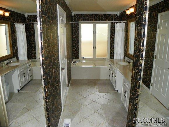 124 Deerlake Drive - Photo 13