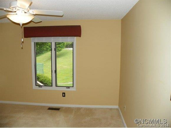 124 Deerlake Drive - Photo 17