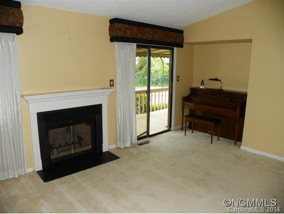 124 Deerlake Drive - Photo 3