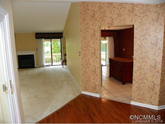 124 Deerlake Drive - Photo 7