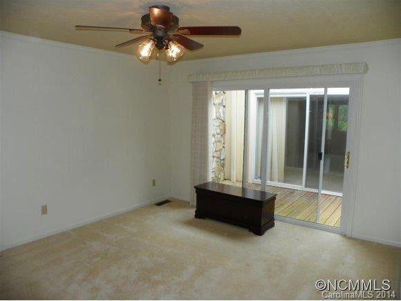 124 Deerlake Drive - Photo 8