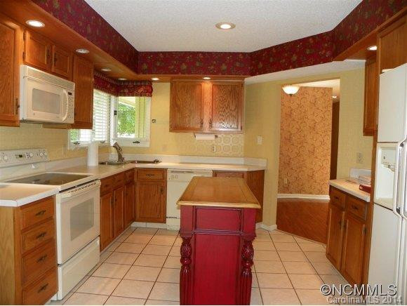 124 Deerlake Drive - Photo 9