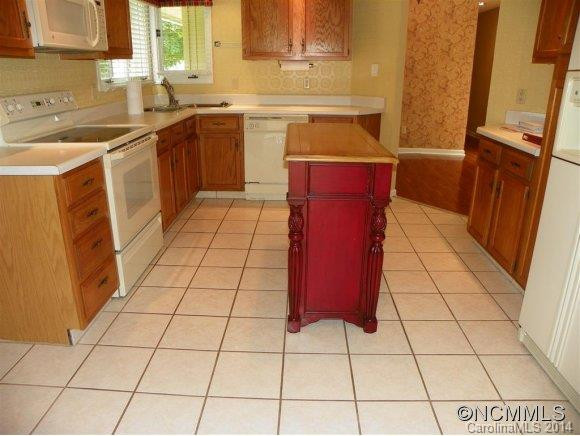 124 Deerlake Drive - Photo 10
